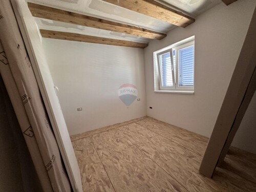 Thumbnail 6103670 - 5