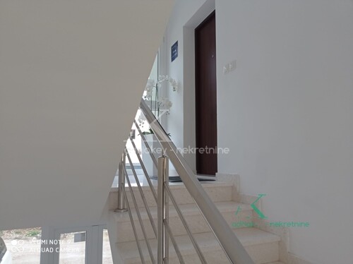 Thumbnail 6104030 - 9