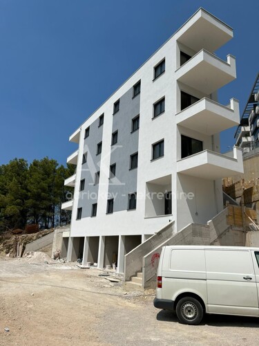 NOVOGRADNJA-MAKARSKA CENTAR