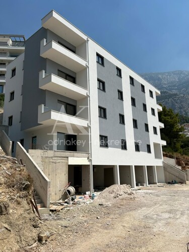 NOVOGRADNJA-MAKARSKA CENTAR