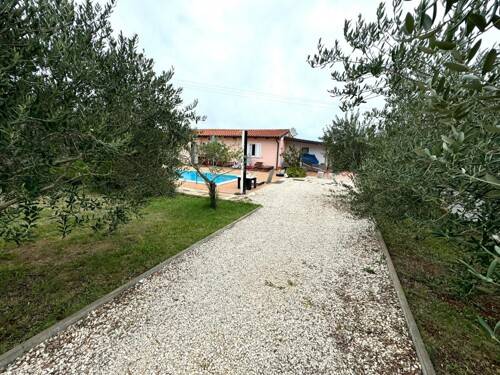 Prizemnica sa bazenom i prostranom okućnicom, Rovinj, Istra