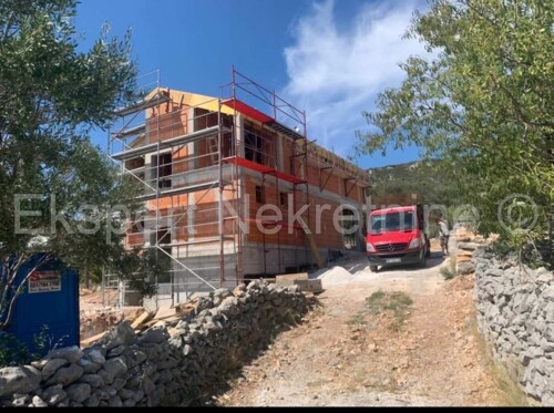 Marina, Vinišće, samostojeća kuća 216m2 ,udaljena 600m od mora i plaže