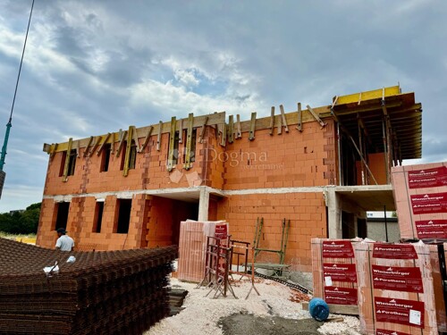 Thumbnail 6105570 - 1