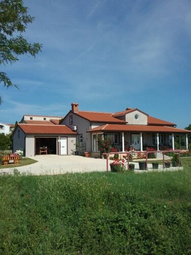 Obiteljska kuća na prodaju, Marčana, Istra