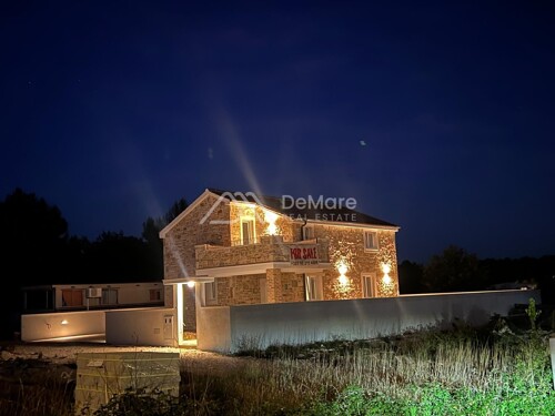 Thumbnail 6106711 - 3