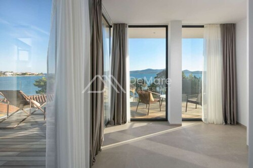 ZADAR-SUKOŠAN-Prekrasna nova VILLA,2.red do mora i plaže,grijani bazen