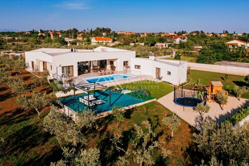 ZADAR-OKOLICA- EKSKLUZIVNA NEKRETNINA! Lux VILLA na parceli od 2850 m2