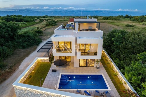 ZADAR-PRIVLAKA-Nova EKSKLUZIVNA moderna VILLA s bazenom,odmah useljiva