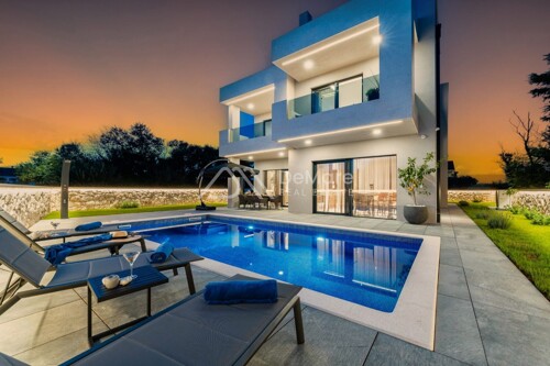 ZADAR-PRIVLAKA-Nova EKSKLUZIVNA moderna VILLA s bazenom,odmah useljiva