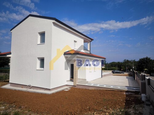 BUJE NOVA SAMOSTOJEĆA MONTAŽNA KUĆA SA BAZENOM