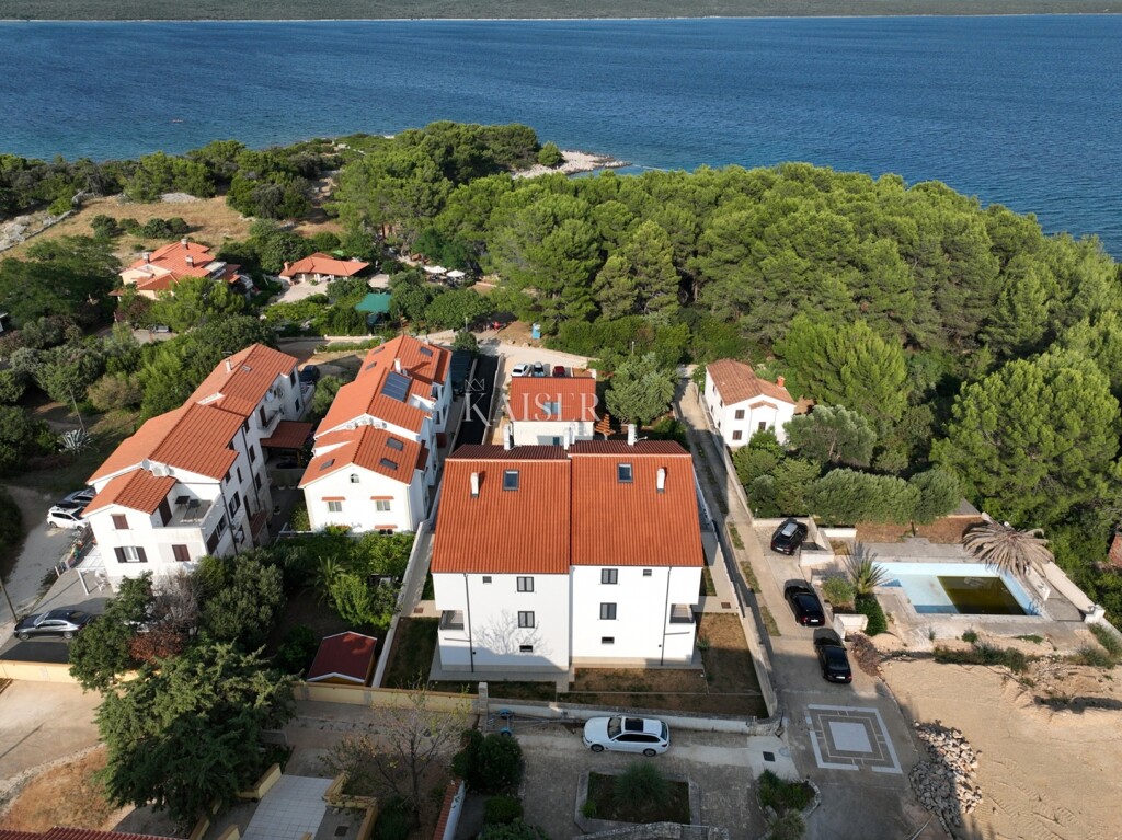 Image 6107618 - 10
