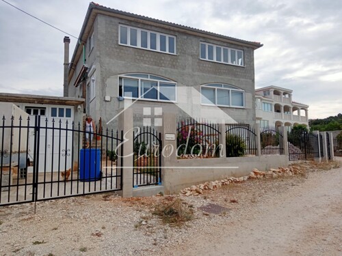 Thumbnail 6109353 - 3