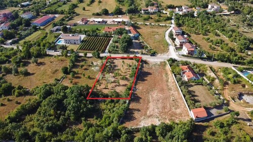 PRILIKA! Građevinska parcela na mirnoj lokaciji