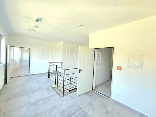 Thumbnail 6117641 - 4