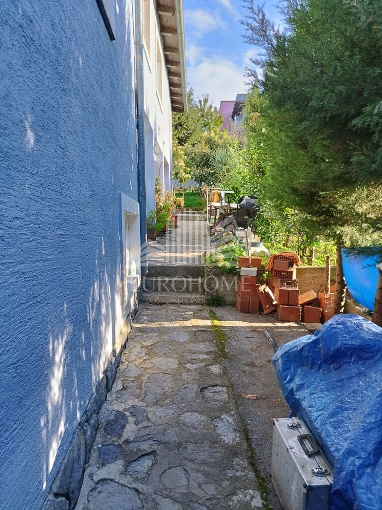 Image 6119072 - 3