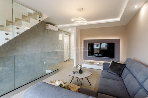 Okrug Gornji - apartmanska kuća u blizini mora