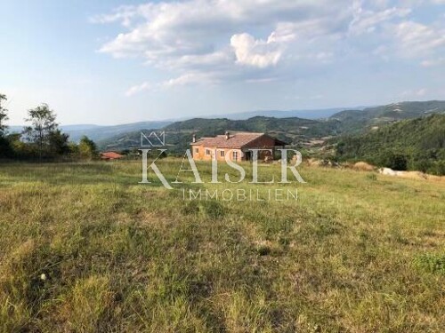 Istra, Pazin, građevinsko zemljište s pogledom na jezero But
