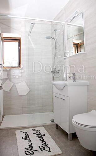 Thumbnail 6120368 - 10