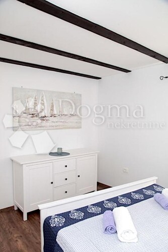 Thumbnail 6120368 - 9