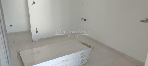 Thumbnail 6120523 - 4
