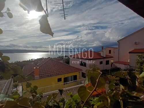 CRIKVENICA, kuća sa dva odvojena stana