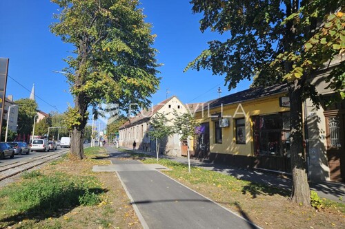 Osijek, Donji grad, starija kuća (zemljište) kraj trga, 602 m2