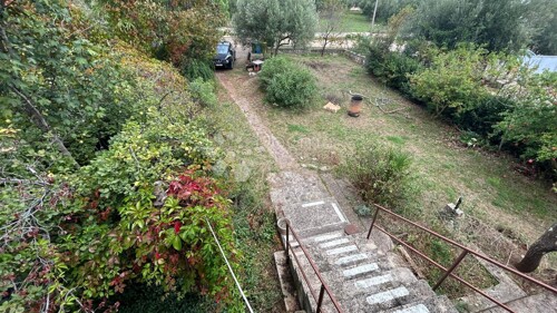 Samostojeća kuća u roh-bau fazi s useljivim stanom - Krnica