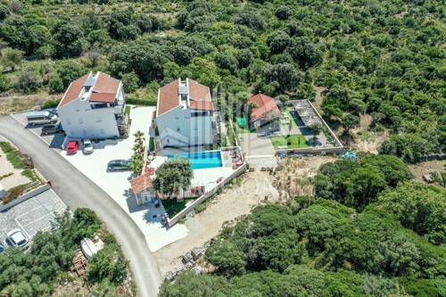 Ekskluzivno,Novalja,Škuncini Stani,2 kuće 1000m2 s bazenom