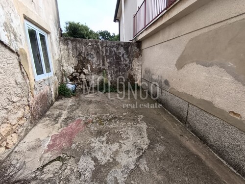 KOSTRENA, primorska kuća u nizu, 500 m od mora