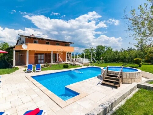 Istra - Motovun, kuća sa bazenom na 5560 m2 građevinske parc