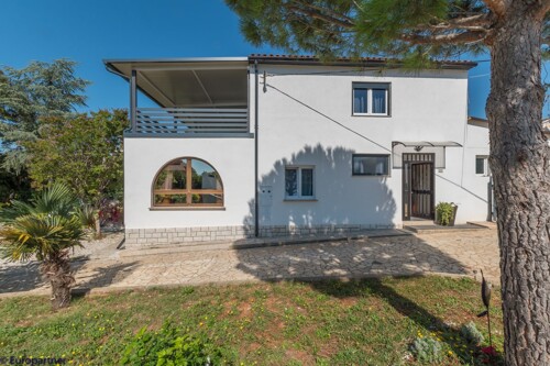 Predivna kuća s okućnicom u blizini Poreča, Istra