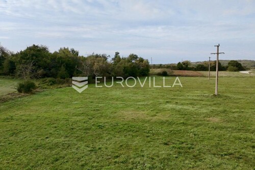Istra, Grožnjan, građevinsko zemljište od 7136 m2