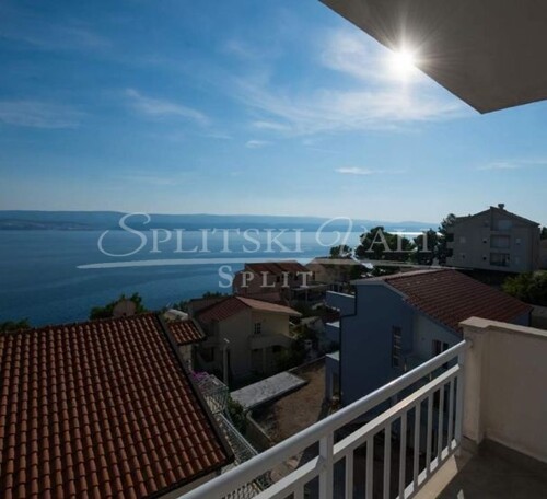 PRILIKA!! Prodaja Omiš - apartmanska kuća sa 25 soba, 950m2, restoran