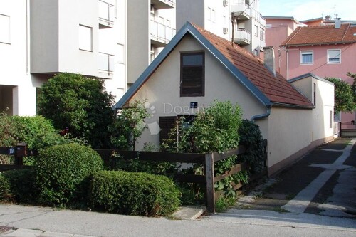Kuća za adaptaciju na odličnoj lokaciji