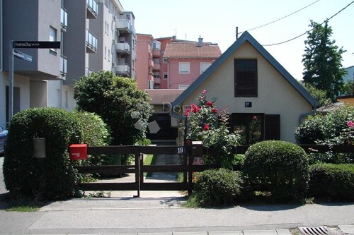 Kuća za adaptaciju na odličnoj lokaciji