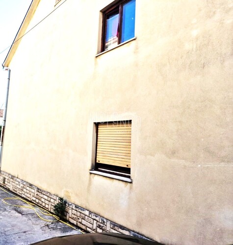 CRIKVENICA, dvojna kuća s dva stana blizu mora