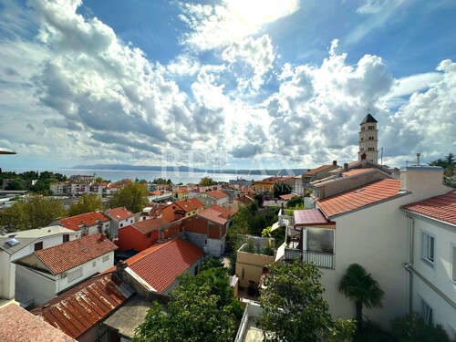 Crikvenica- Kuća u širem centru sa 7 apartmana