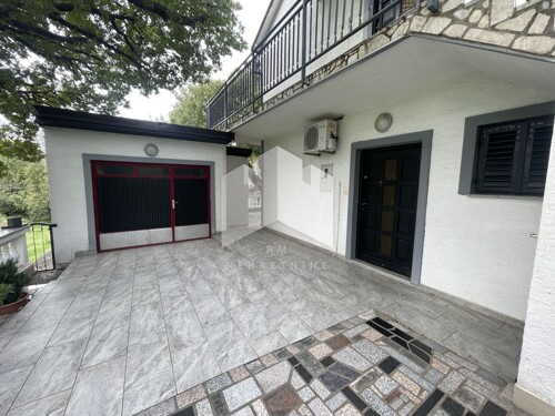 Novi Vinodolski, kuća sa dva stana