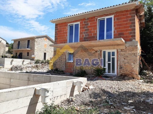Kuća sa pogledom 450m od mora Trget-Istra