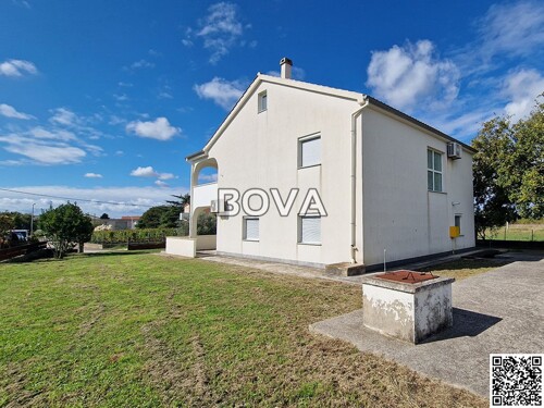 Kuća 220 m2 – Poljica Brig *Velika okućnica* (ID-2481/E)