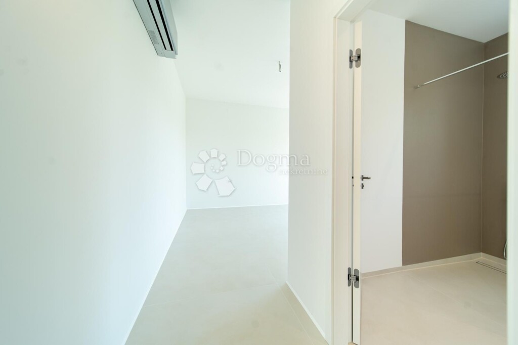 Image 6135686 - 21