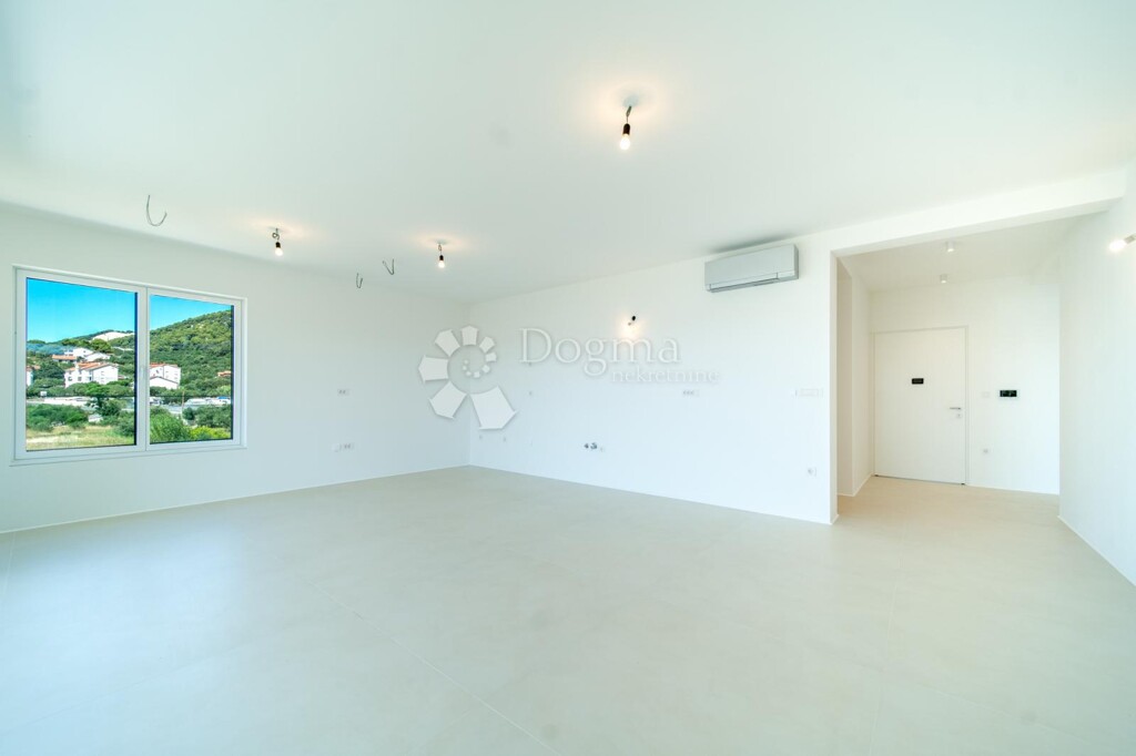 Image 6135686 - 12
