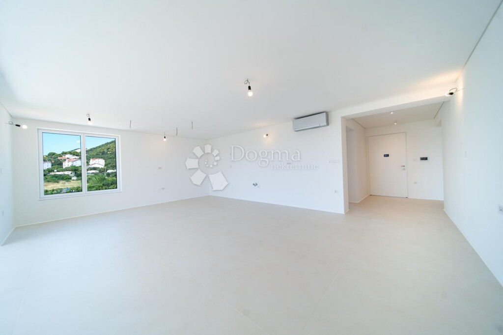 Image 6135688 - 7