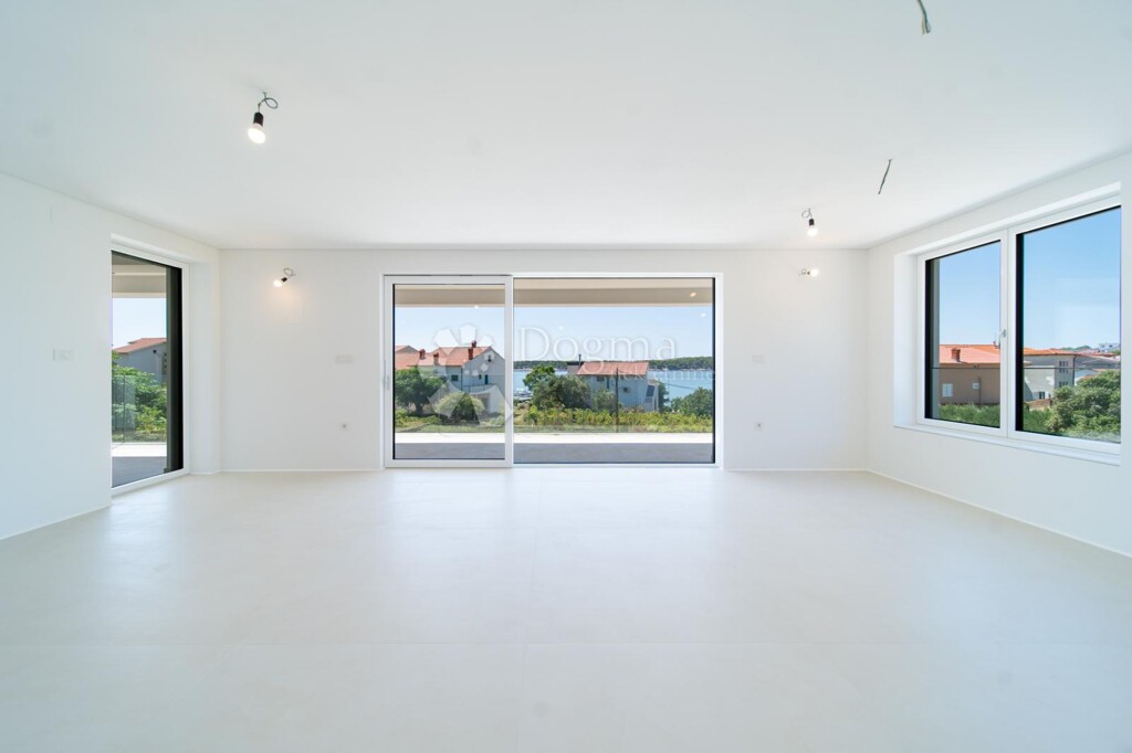 Image 6135688 - 9