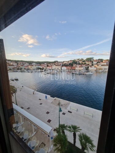 MALI LOŠINJ, ekskluzivno ! Kuća 1. red do mora