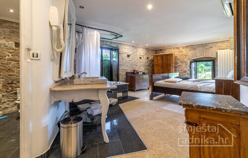 Thumbnail 6135916 - 11