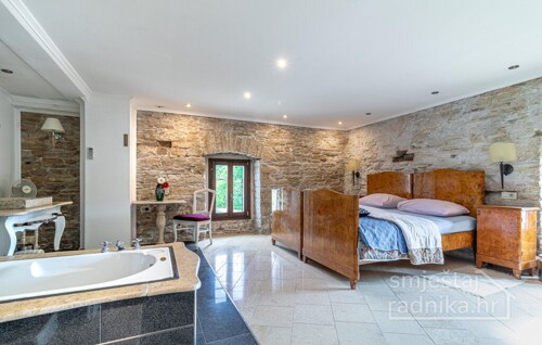 Thumbnail 6135916 - 13