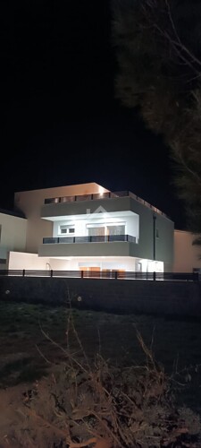 Dvojna Villa sa bazenom - Vir