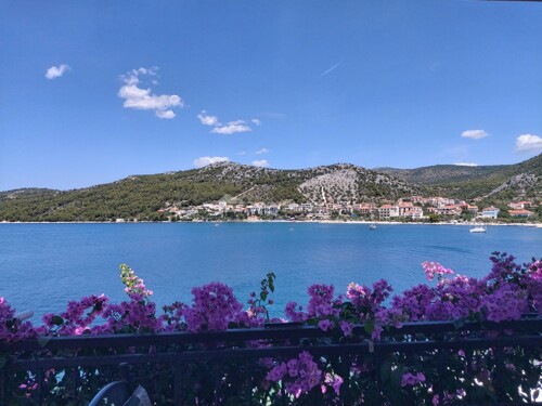 Seget Vranjica, Predivna apartmanska kuća prvi red do mora 250m2