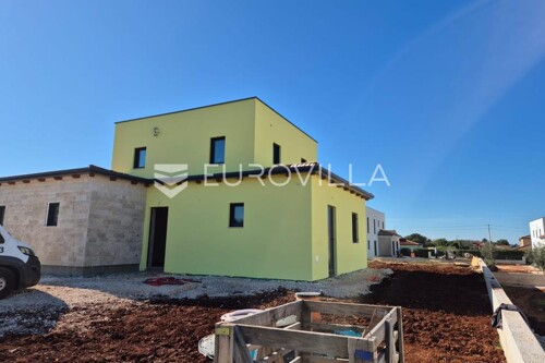 Istra, Poreč, samostojeća kuća s lijepom okućnicom